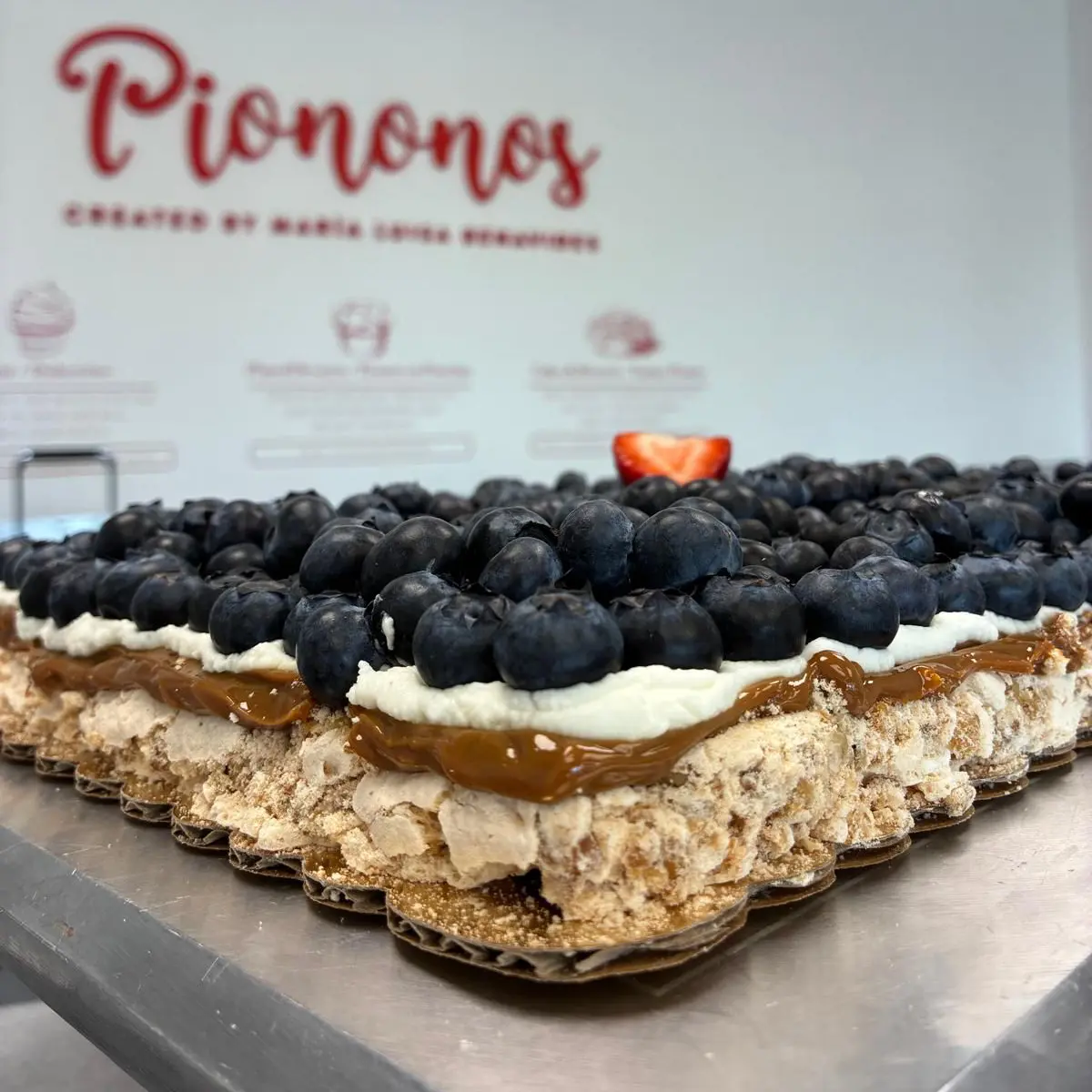 Blueberries Pavlova